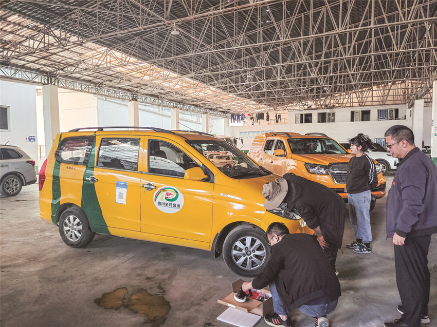 技術(shù)人員.jpg 技術(shù)人員.jpg