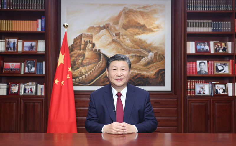 新年前夕，習(xí)近平通過中央廣播電視總臺(tái)和互聯(lián)網(wǎng)，發(fā)表二〇二四年新年賀詞。