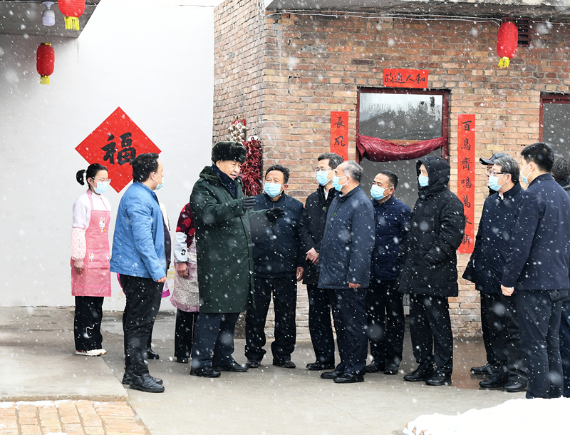 2022年1月26日，習(xí)近平總書記在山西霍州馮南垣村受災(zāi)村民師紅兵家看望。