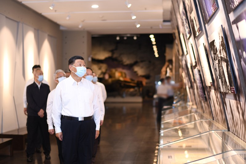 2022年8月16日至17日，中共中央總書記、國家主席、中央軍委主席習(xí)近平在遼寧考察。這是16日下午，習(xí)近平在錦州市考察遼沈戰(zhàn)役紀(jì)念館。 新華社記者 燕雁 攝
