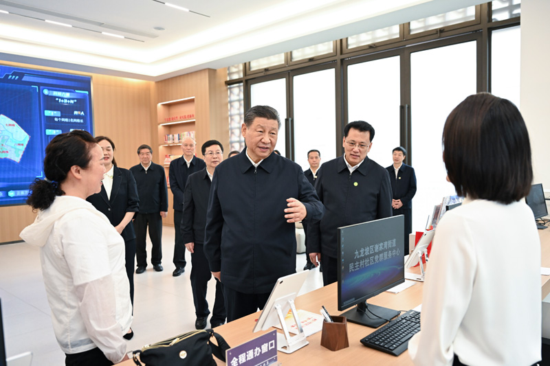 2024年4月22日下午，習近平總書記在重慶市九龍坡區(qū)謝家灣街道民主村社區(qū)考察。