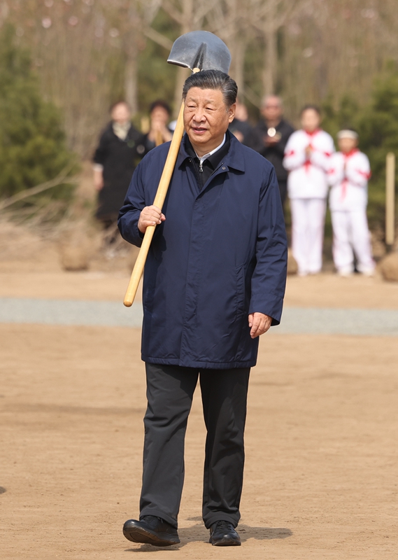 2024年4月3日，習(xí)近平總書記來(lái)到北京市通州區(qū)潞城鎮(zhèn)參加首都義務(wù)植樹活動(dòng)。